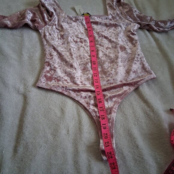 Francesca's NWT Women's Size M Rose Pink Stacy Square Neck Velvet Bodysuit - Picture 12 of 12